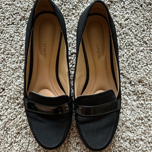 Kelly & Katie Black Loafers - Picture 5 of 5
